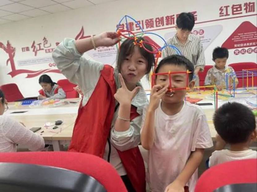 图片包含 人, 小孩, 一群, 男人 AI 生成的内容可能不正确。